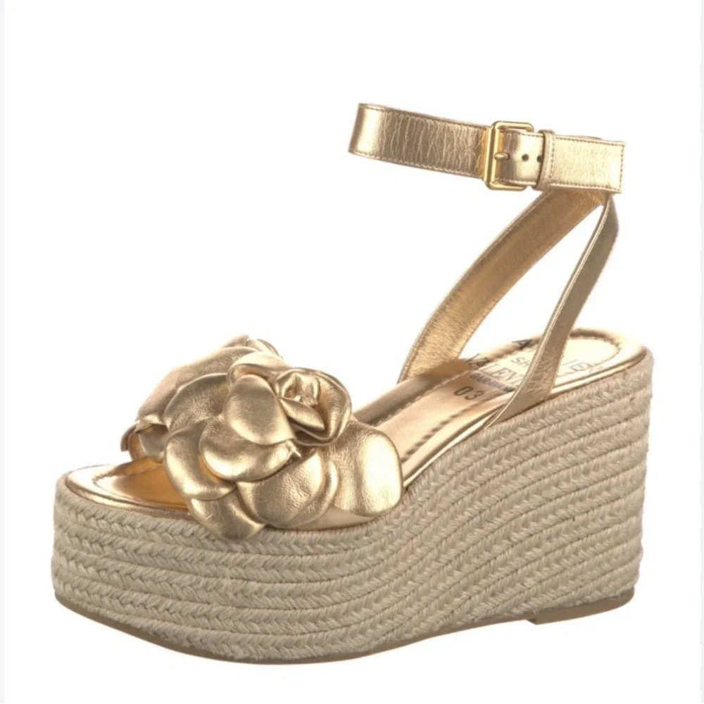 Valentino Garavani Atelier 03 Gold Wedge Size 39.5 Like New - Picture 1 of 3